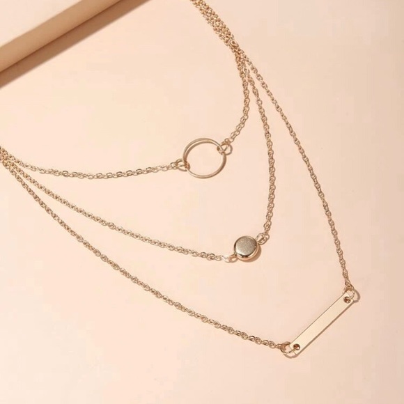 4/$15💞 Gold Layered Necklace - Picture 1 of 3